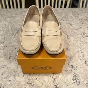 Tod’s Tan Calfskin Leather Loafers